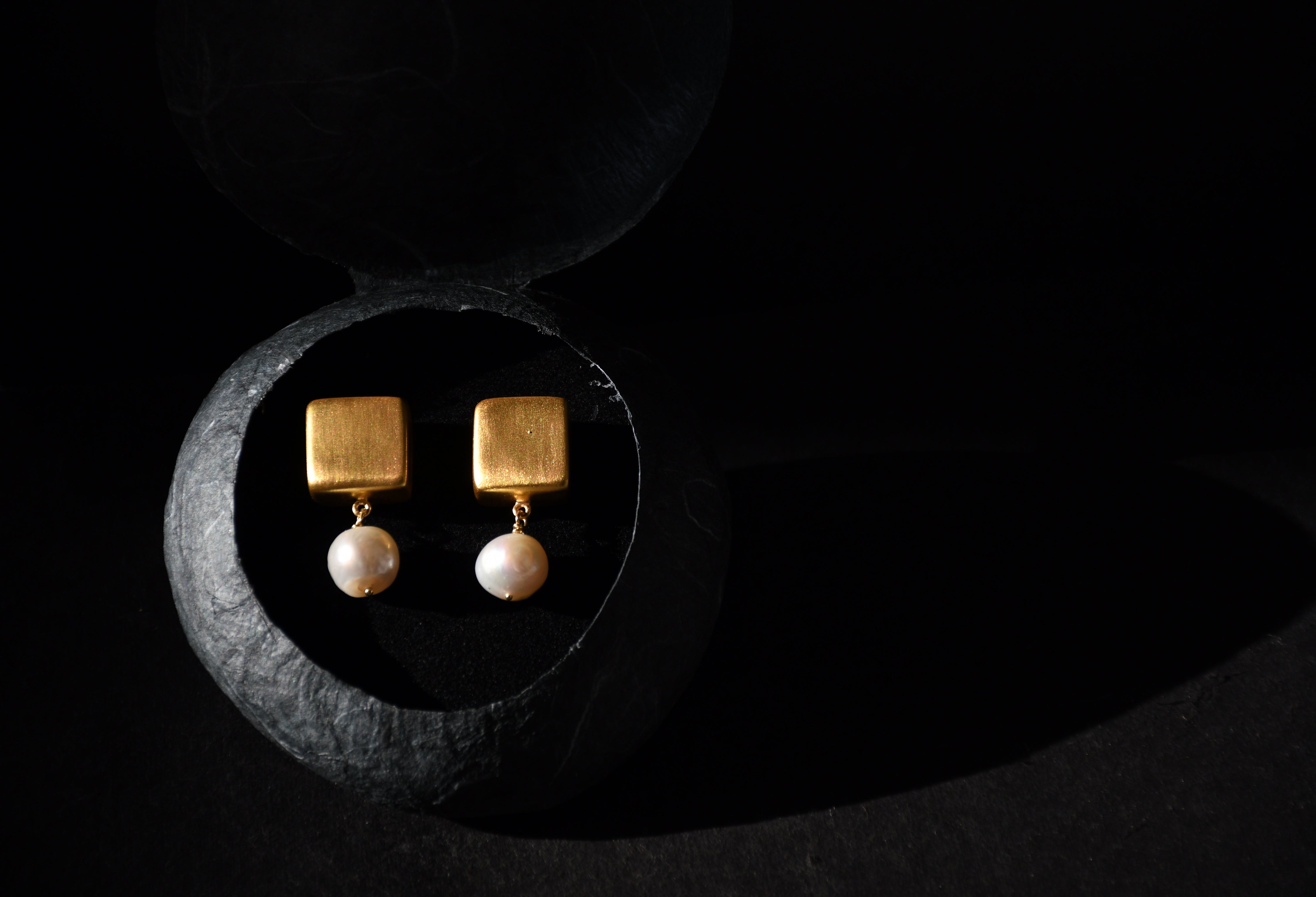 Square Box earrings with Pearls