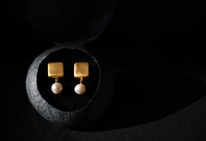Square Box earrings with Pearls