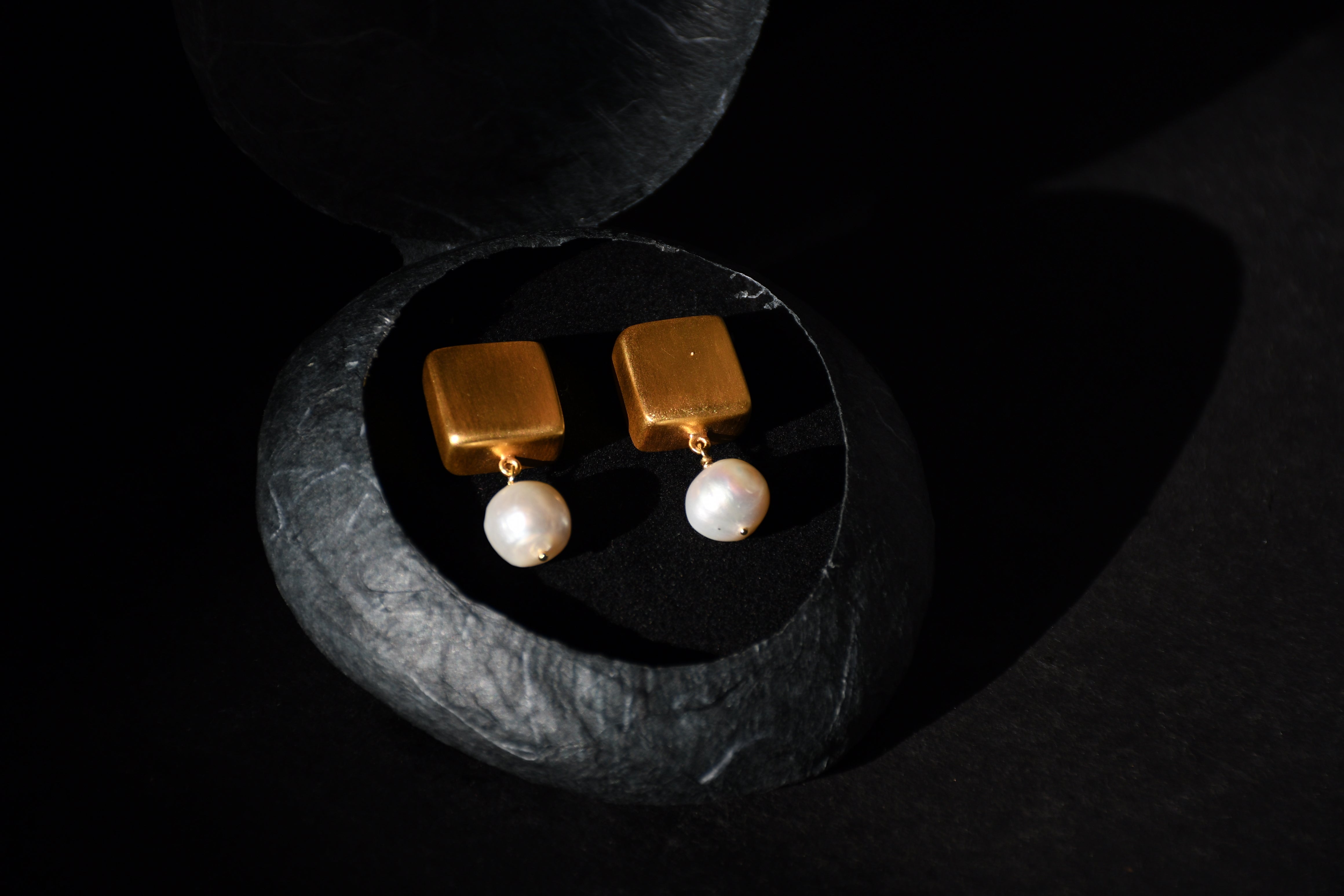 Square Box earrings with Pearls