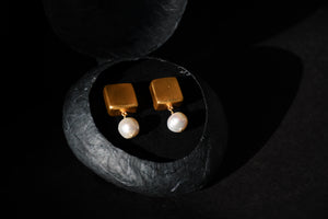Square Box earrings with Pearls