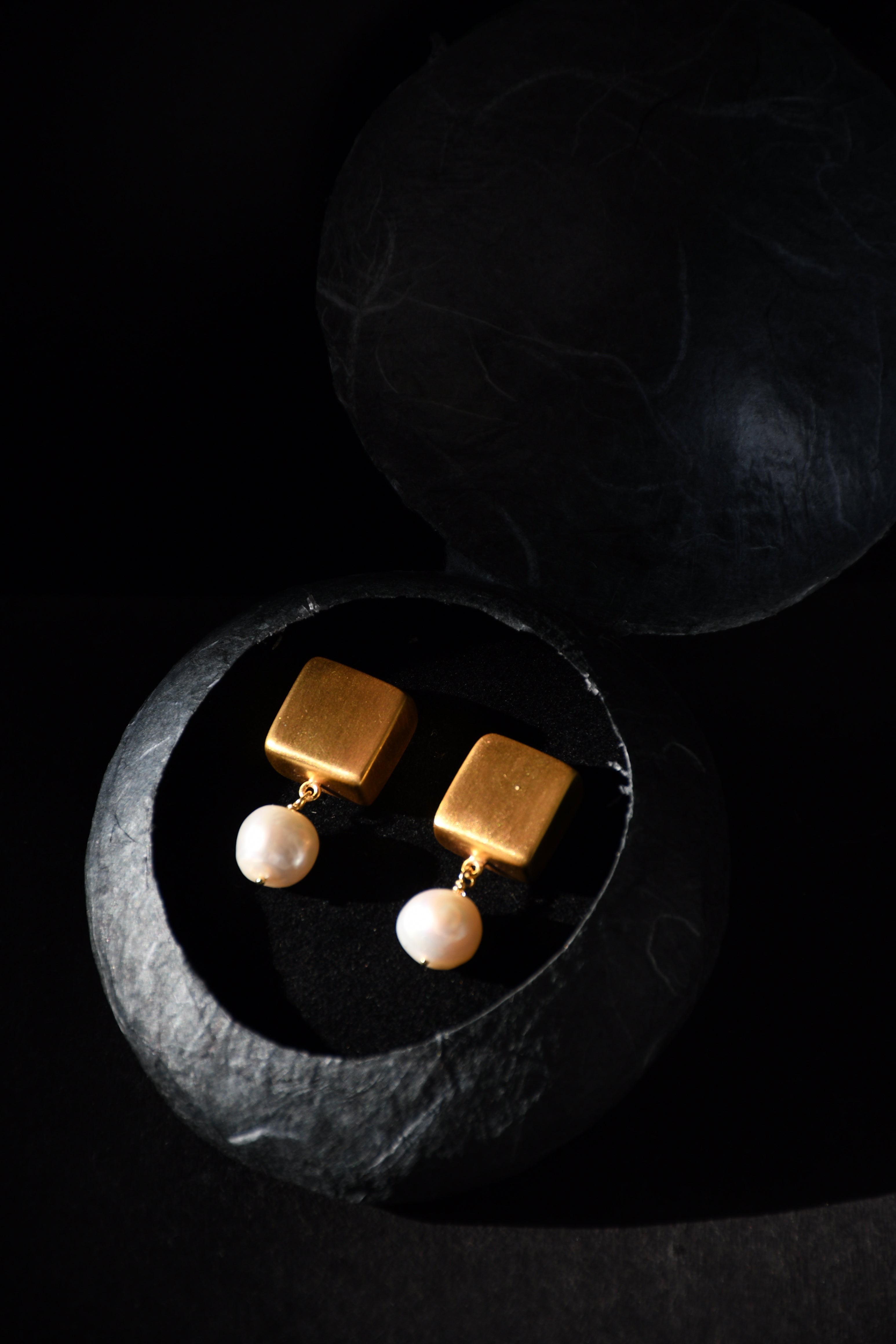 Square Box earrings with Pearls