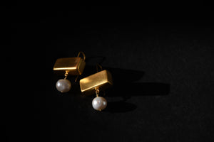 Rectaglural Box earrings with Pearls