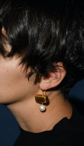 Rectaglural Box earrings with Pearls
