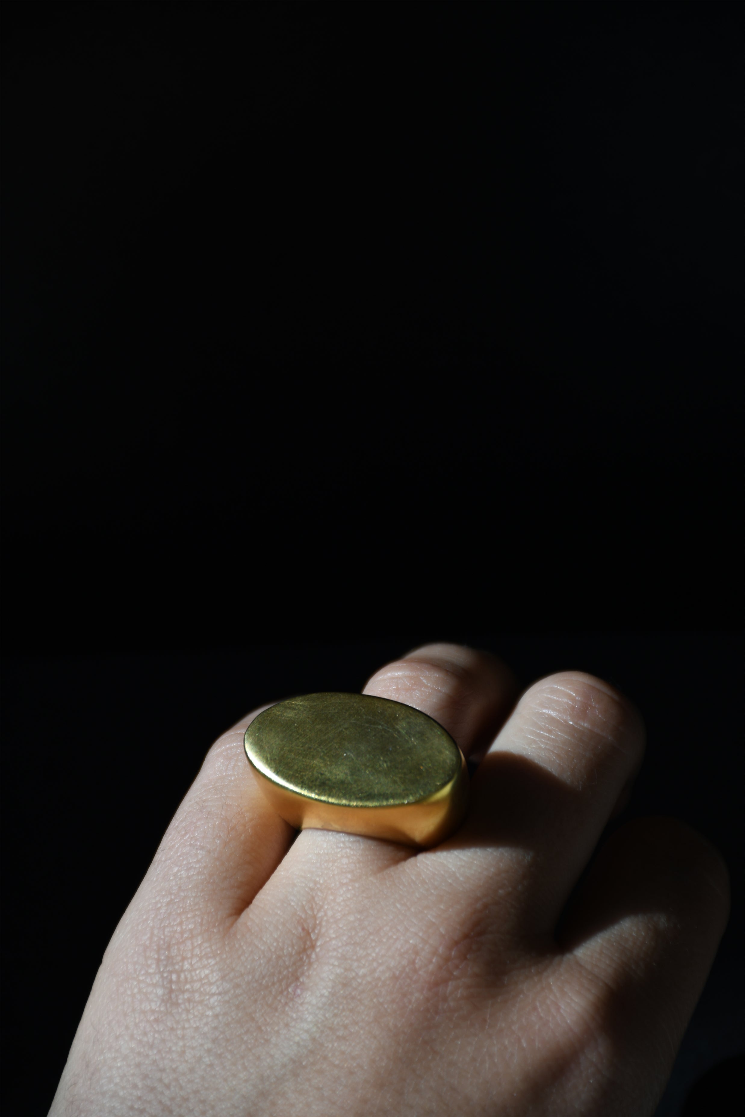 Ω ring