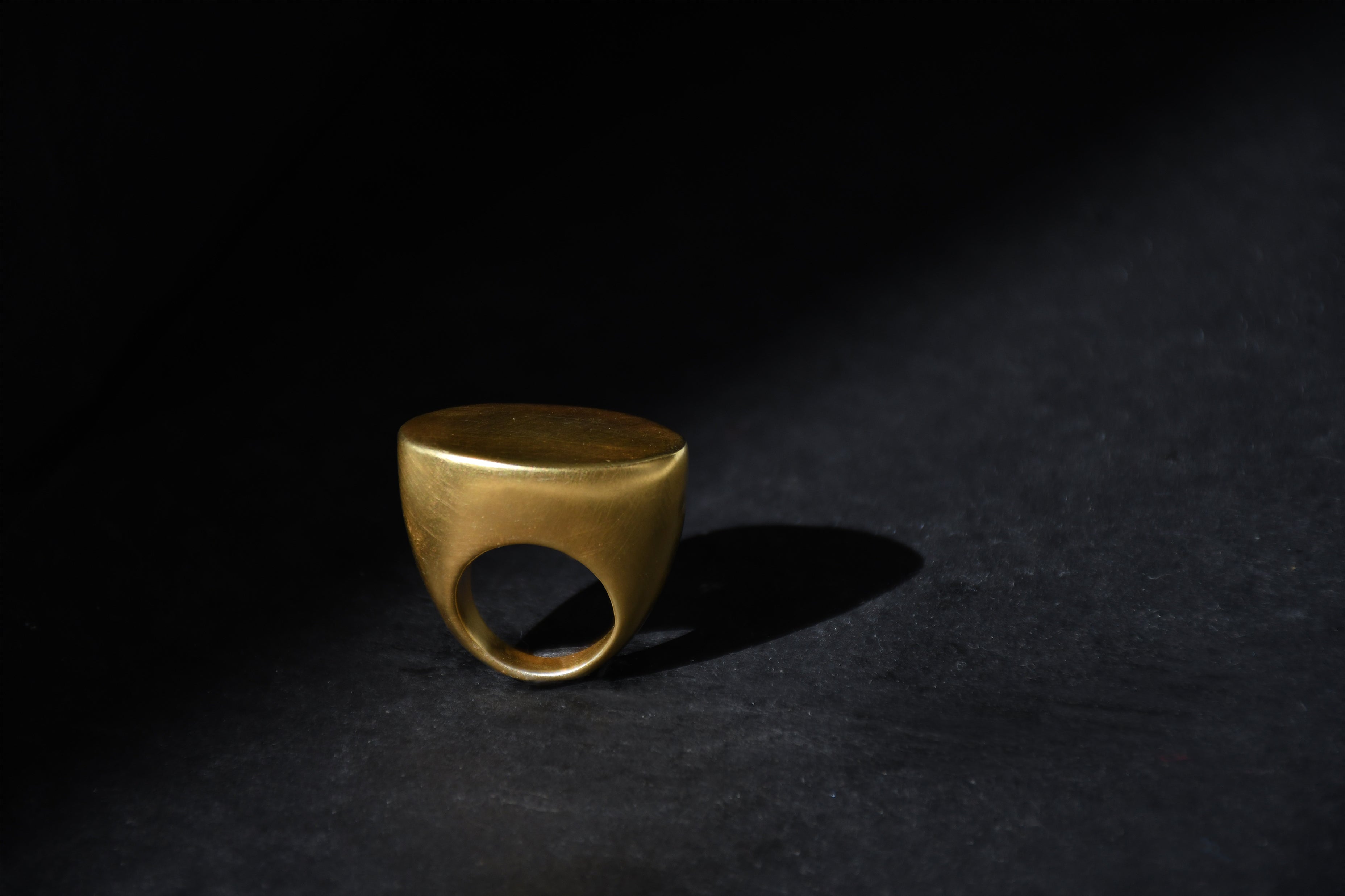 Ω ring